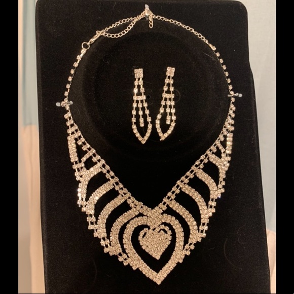 Necklace and earring matching set - Picture 1 of 2